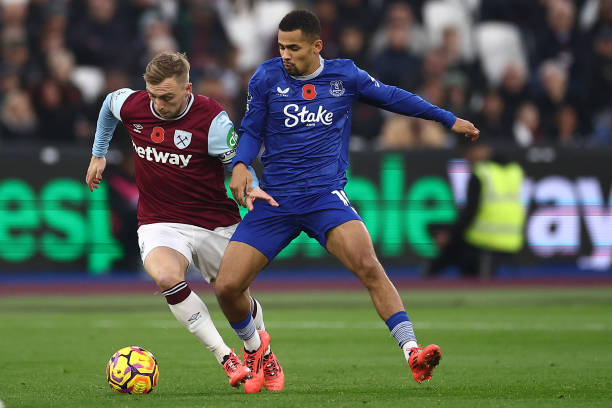 姿态屹立不 姿态屹立不